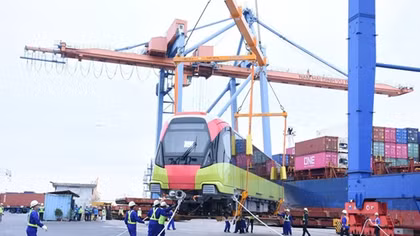 Đoàn tàu metro Nhổn-ga Hà Nội cập cảng Hải Phòng