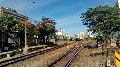Hai đoàn tàu suýt tông nhau ở ga Nha Trang