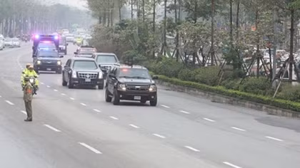 Dàn xe "Quái thú" của Tổng thống Trump chạy trên đường phố Hà Nội