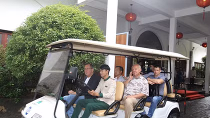 Bộ trưởng Ngoại giao và Kinh tế Nga “vi hành” ở núi Thần Tài