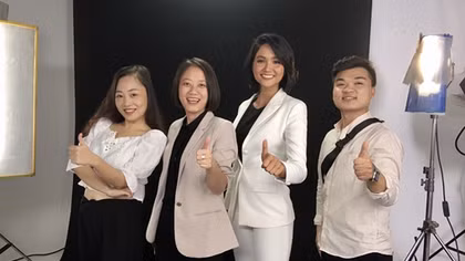 Đại sứ quán Anh cùng Hoa hậu H’hen Niê tuyên truyền chống mua bán người