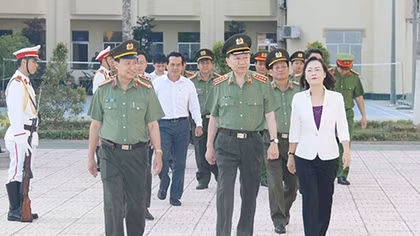 Bộ trưởng Tô Lâm kiểm tra công tác tại Công an tỉnh Bạc Liêu