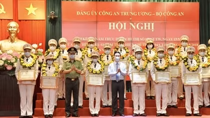 Nâng cao uy tín, xây dựng hình ảnh đẹp người CBCS Công an trong lòng Nhân dân