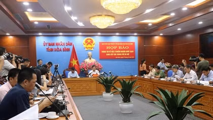 Vận động nhân dân cung cấp thông tin vụ đổ trộm dầu thải đầu nguồn nước Sông Đà