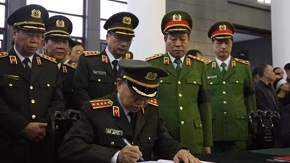 Tấm gương sáng về tinh thần “Vì nước quên thân, vì dân phục vụ”