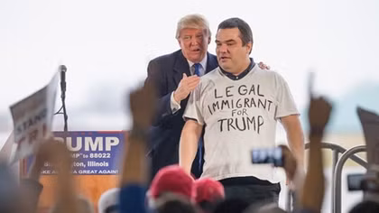 Nghị sĩ đảng Dân chủ lại "tố" ông Trump vi hiến 