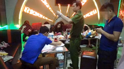 21 thanh niên phê ma túy bay lắc trong quán karaoke ở Hà Giang