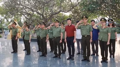 Cục Truyền thông CAND dâng hương tưởng niệm các Anh hùng liệt sỹ Điện Biên Phủ