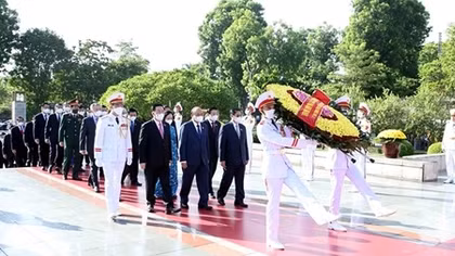 Lãnh đạo Đảng, Nhà nước và Bộ Công an tưởng niệm các Anh hùng liệt sĩ
