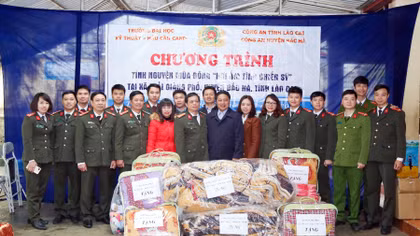 Sẻ chia "Hơi ấm tình chiến sỹ" tại vùng cao Bắc Hà