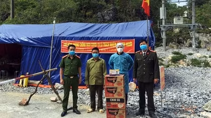 Chung tay cùng CBCS nơi địa đầu Tổ quốc đẩy lùi dịch bệnh