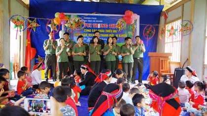 Mang Trung thu đến với trẻ em xã khó khăn vùng biên