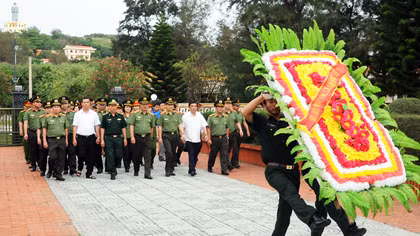 Nhiều hoạt động thiết thực hướng về biển, đảo quê hương