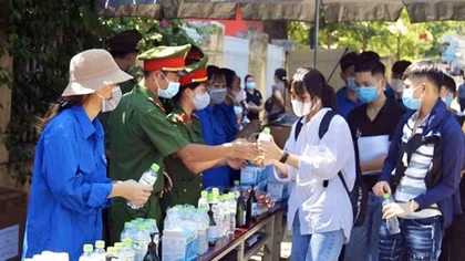 Hàng nghìn đoàn viên thanh niên Công an “Tiếp sức mùa thi”
