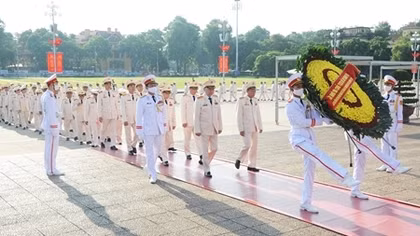 Đoàn đại biểu Đại hội đại biểu Đảng bộ Công an Trung ương vào Lăng viếng Bác