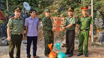 Chung tay cùng đồng bào vùng cao phòng chống dịch