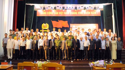 Khoa Công nghệ và An ninh thông tin đón nhận Bằng khen của Thủ tướng Chính phủ