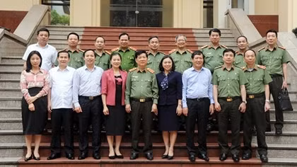 Xây dựng, sửa chữa nhà cho hộ nghèo tại hai xã Hang Kia và Pà Cò