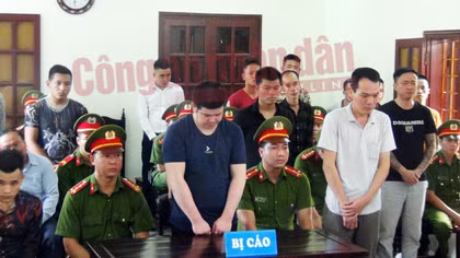 Xét xử 19 đối tượng mang quan tài đi đòi nợ thuê gây xôn xao dư luận