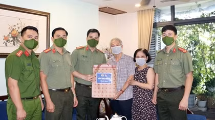 Tuổi trẻ CAND tri ân các gia đình thương binh, liệt sỹ