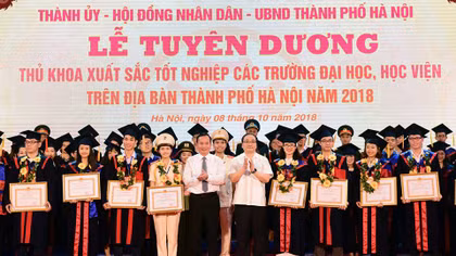 Hà Nội tuyên dương 88 thủ khoa tốt nghiệp đại học