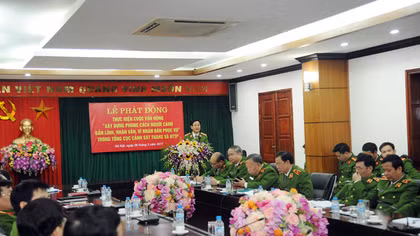 Xây dựng hình ảnh người chiến sĩ Công an đẹp trong lòng dân