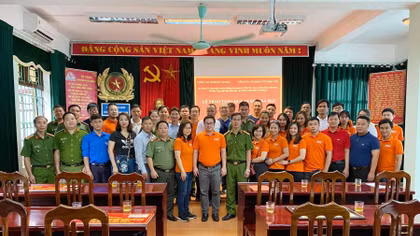 Sẻ chia khó khăn với đồng bào vùng cao Hoàng Su Phì
