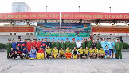 Bế mạc Giải bóng đá chào mừng Ngày Nhà giáo Việt Nam