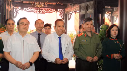 Dâng hương Kỷ niệm 100 năm Ngày sinh đồng chí Phan Trọng Tuệ