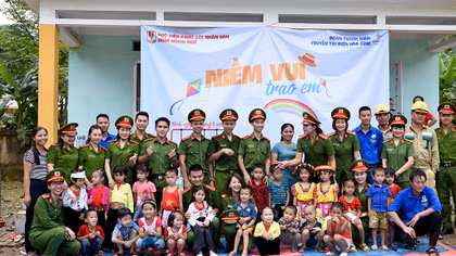 Mang sân chơi đến với trẻ vùng cao trước thềm năm học mới