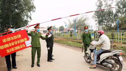Ngày đầu của vùng quê bị cách ly vì đại dịch Covid-19
