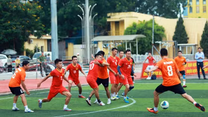 Tưng bừng trận Chung kết Giải bóng đá mùa hè 2020 tranh Cup Báo CAND