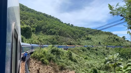 Tàu SE3 bị trật bánh trên đèo Hải Vân