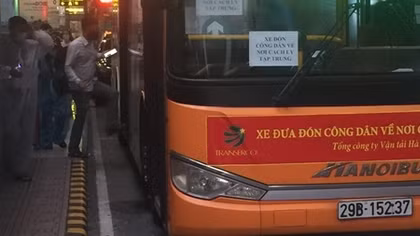 Hà Nội: Từ chiều tối 22/7, dùng xe buýt đón công dân từ Sân bay Nội Bài đến khu cách ly