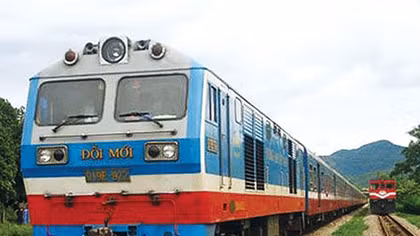 Tạm dừng nhiều đoàn tàu Thống nhất và điều chỉnh kế hoạch tàu khu đoạn để tránh bão số 9