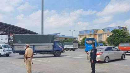 Hà Nội mới cấp được 2 nghìn "xe luồng xanh" vì hệ thống... treo