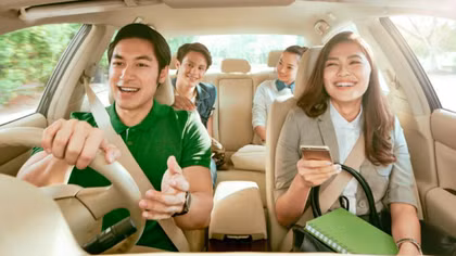  Đi xe chung, một giải pháp tiết kiệm chi phí, giảm ùn tắc