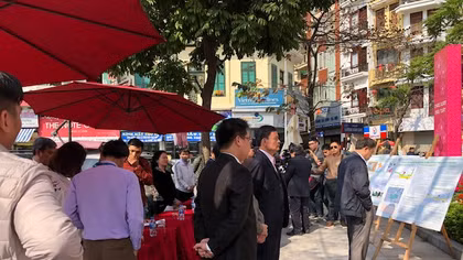  Nhiều người dân quan tâm tới phương án trưng bày ga ngầm đường sắt cạnh Hồ Gươm