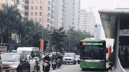 Chủ đầu tư buýt BRT nói gì về việc đội giá xe ?
