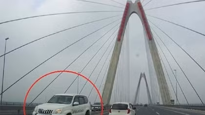 Điều tra vụ xe đi ngược chiều trên cầu Nhật Tân