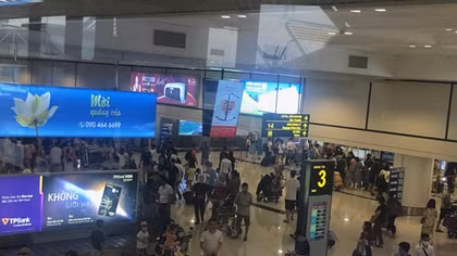 Phát hiện 2 khách từ Trung Quốc dùng giấy tờ giả lên máy bay đi TP Hồ Chí Minh 
