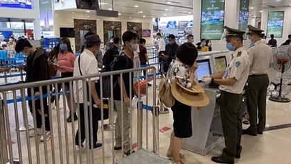 Hơn 13.700 hành khách từ Hồ Chí Minh bay ra Hà Nội