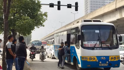 Hà Nội điểm mặt 63 "xe dù, bến cóc"