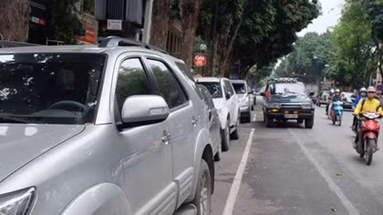 Phải đưa “Uber, Grab” vào quản lý như loại hình vận tải taxi 
