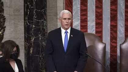 Phó Tổng thống Mike Pence khước từ phế truất ông Trump 
