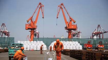 Mỹ bất ngờ lùi lịch áp thuế với hàng Trung Quốc