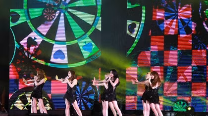 SNSD đổ bộ trong niềm phấn khích của khán giả Việt Nam
