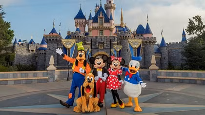 Disney sa thải 28.000 nhân viên do đại dịch COVID-19 