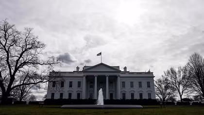 Lầu Năm Góc từ chối 21 phát đại bác "chia tay" ông Trump 