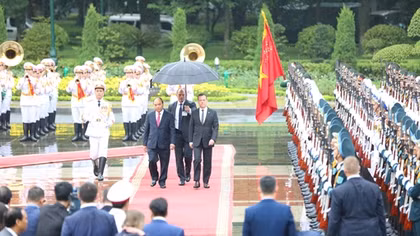 Thủ tướng Nguyễn Xuân Phúc chủ trì lễ đón chính thức Thủ tướng Nga Dmitry Medvedev 